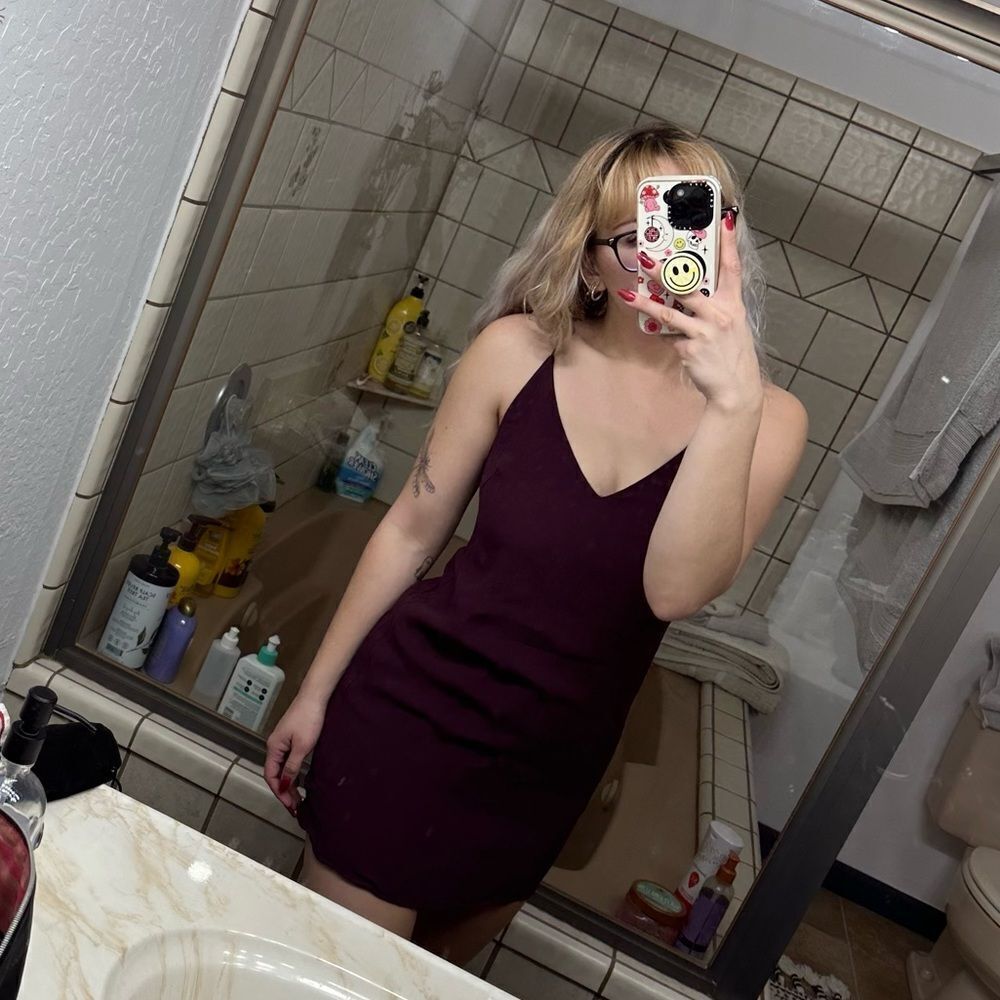 Aritzia Wilfred Free flowy maroon strappy dress
